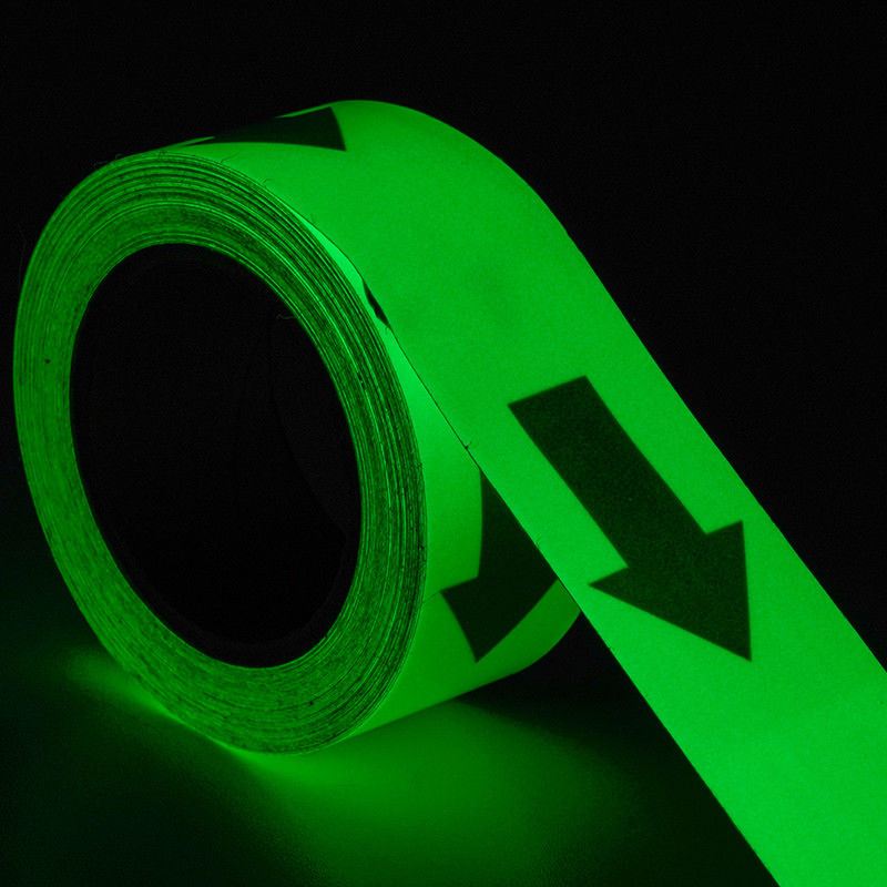 Fluoreszierendes Licht im Dunkeln für die Bühnensicherheit