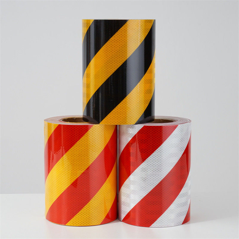 Doppelfarbige vorstrichene Ingenieursgrad EGP Prismatische Retro-Reflexionsfolie Weiß / Rot Schwarz / Gelb