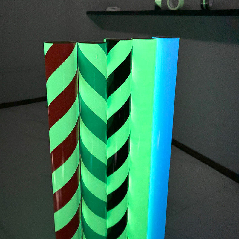 Selbstklebende PVC-Fotolumineszente Druckbare Leuchtmittel Leuchtmittel Glow in The Dark Film zur Dekoration