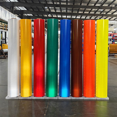 Guter Preis Hochintensitäts-Prismatische 1,22m*45,7m Zertifizierte 10 Jahre Mikroprismatische Retro-Reflexionsfolie für Straßenverkehrssicherheitszeichen Online