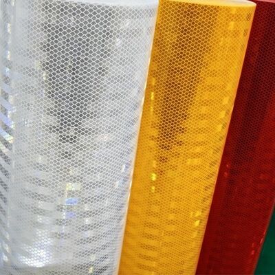 Guter Preis 10-Jahres-Nutzungsdauer Diamant-Reflexionsblech mit druckempfindlichem Klebstoff und voller Würfel-Prismatikkonstruktion Online