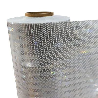 Guter Preis Weißes prismatisch reflektiertes Hochintensitätsblatt mit 10 Jahren Lebensdauer ASTM D4956 Typ IV für Verkehrszeichen Online