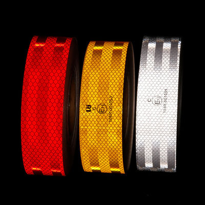 Guter Preis ECE R104-konformes reflektierendes Band mit mikroprismatischer Technologie für 10-jährige Fahrzeugsicherheit Online